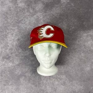[242]  Vintage Calgary Flames Logo NHL Hat